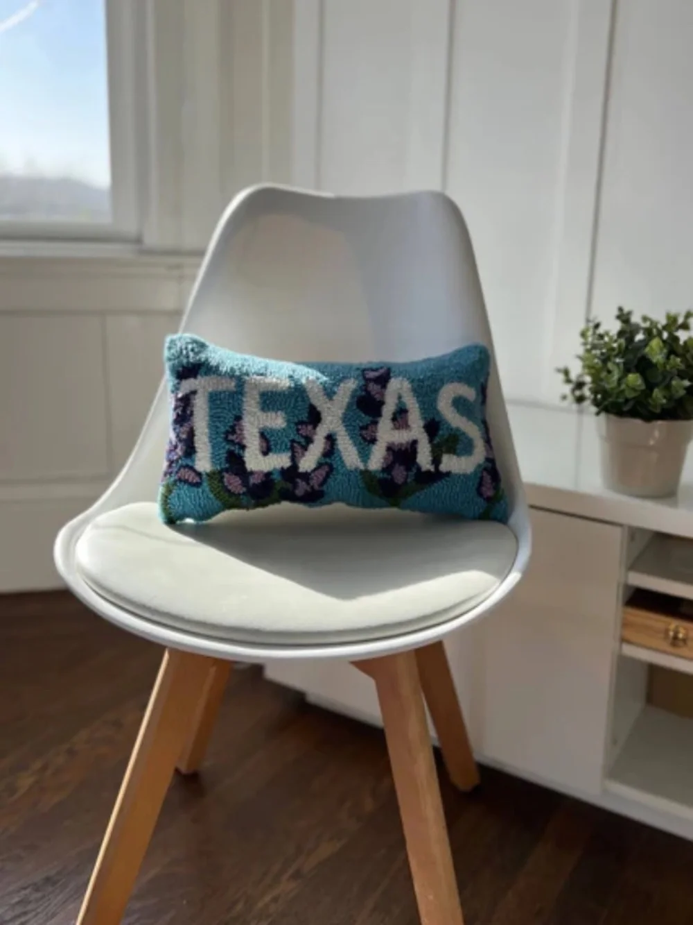 NWT Texas Blue Bonnet Hook Pillow